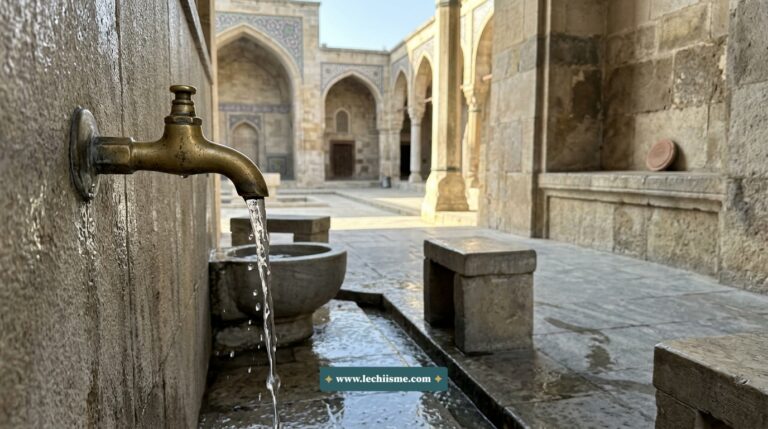 Fontaine d'ablution en pierre avec eau courante claire